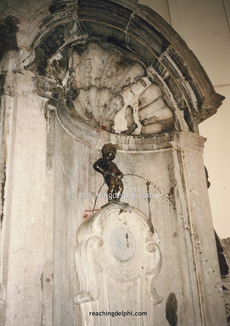 reachingdelphi, Manneken Pis