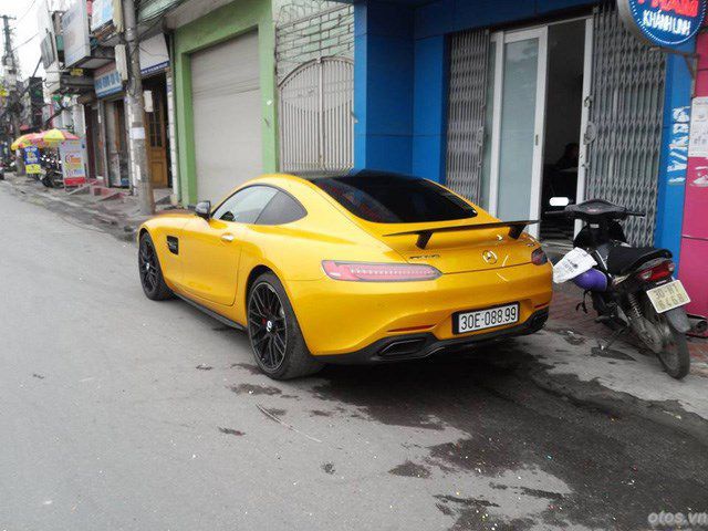 Mercedes-AMG GT S Edition 1 của nữ đại gia Hải Phòng ra biển trắng