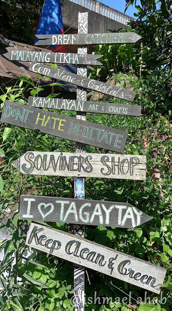 Signs at Tagaytay People's Park