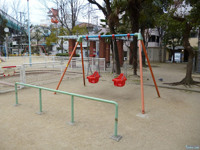 玉川南公園のブランコ