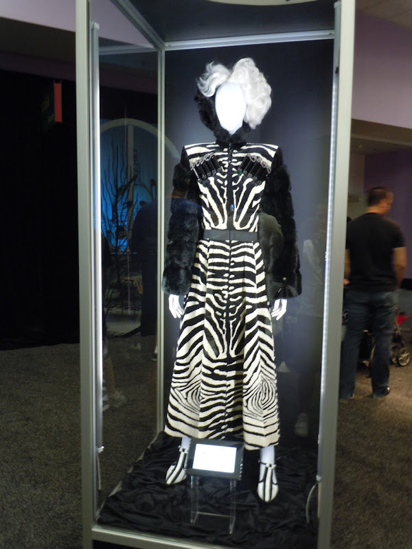 Cruella de Vil 101 Dalmatians zebra print costume