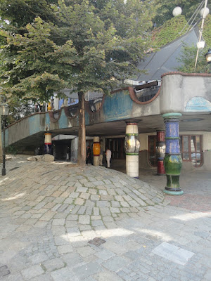 esplanade de la maison Hundertwasser