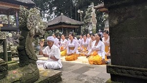   Sambut HUT ke 23, DWP Kabupaten Bangli Gelar Sembahyang Bersama di Pura Kehen