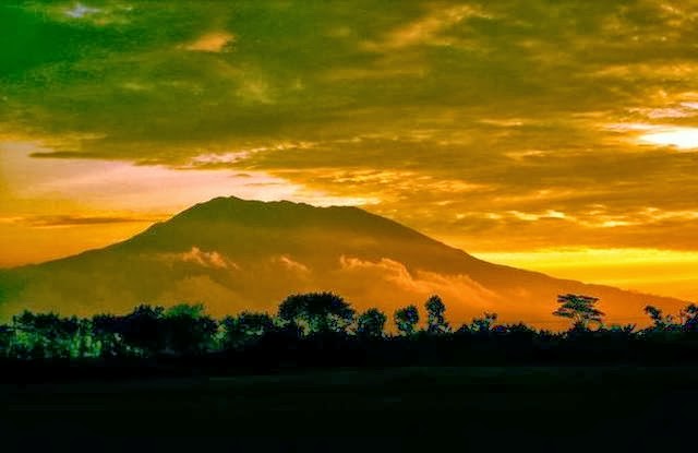 Asal Mula Gunung Lawu - Catatan Harian Keong