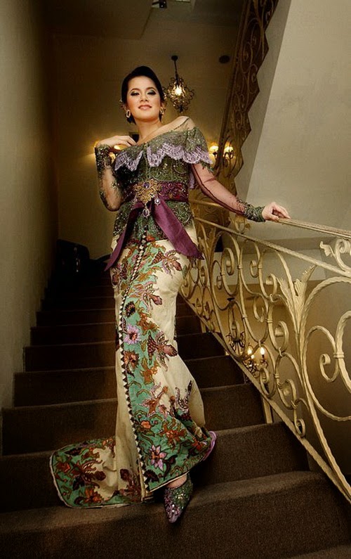 30 Model Kebaya Modern Artis Untuk Pesta & WEDDING 