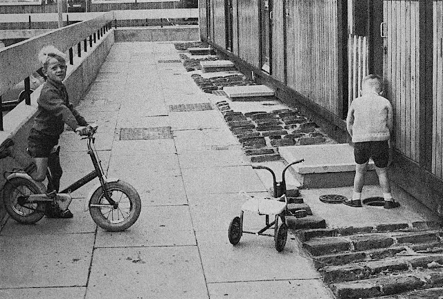 1973 UK neighborhood kids, a photograph