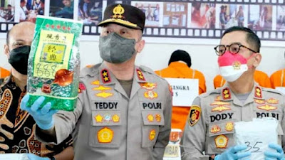 VIRAL! “Tolong Dipisahkan Seperempat untuk Bonus Anggota”, Isi WA Teddy Minahasa ke AKBP Doddy