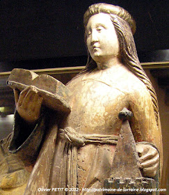 Statue de Sainte Barbe en bois polychrome . Fin XVe -début XVIe siècle. 
