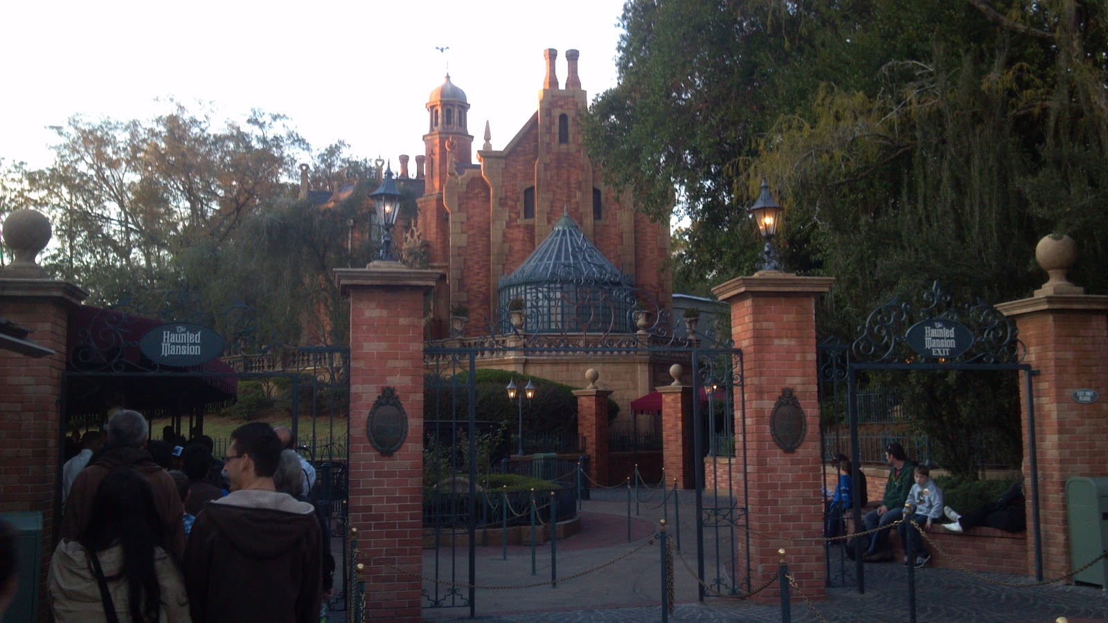 Orlando Area Theme Parks, Attractions, and Eateries: Haunted Mansion