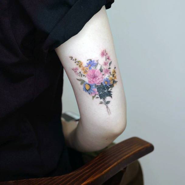 50 lindas tatuagens de buquê de flores | Veja e fique inspirada!