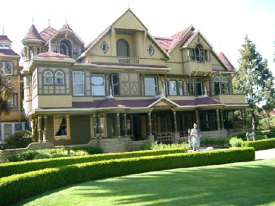 (Front view of the mansion) Links The Sarah Winchester Mystery House