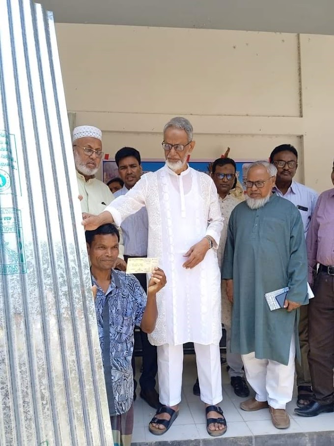 পীরগঞ্জে চেক ও ঢেউটিন বিতরণ অনুষ্ঠান