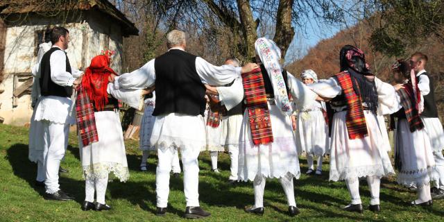 Tradicijska nošnja i nakit: Okolica Tuzle