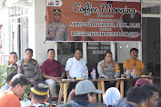 Ngobrol Ringan di Antara Tugas: Kapolres Bulukumba dan 'Coffee Morning' yang Menyegarkan!"