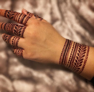 Five finger mehndi design