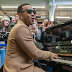  John Legend surprises London fans with mini-concert at a train station [VIDEO]