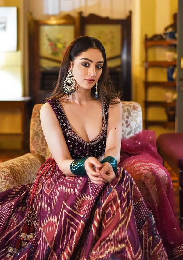 Sandeepa Dhar cleavage saree hot photos