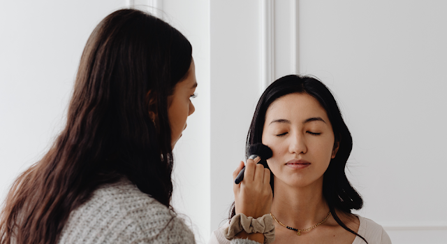 Mengupayakan keahlian di bidang kecantikan dapat dijadikan sebagai alternatif mengembangkan bisnis makeup artist