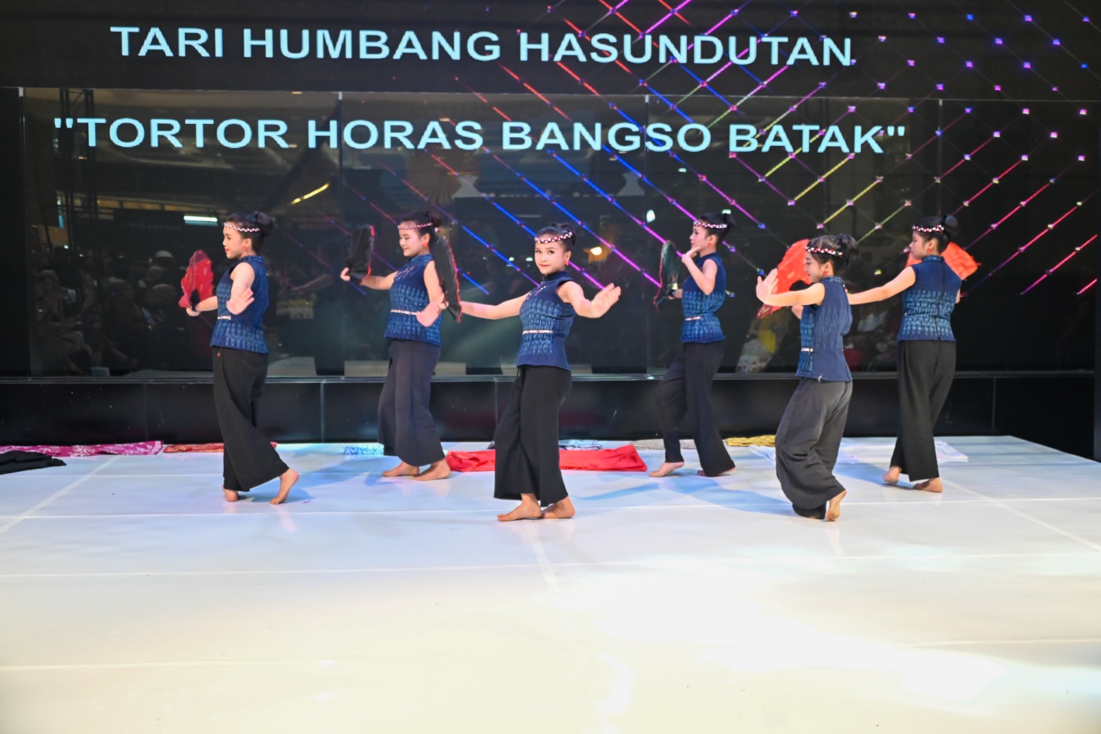  “Tortor Horas Bangso Batak” dari Humbahas Meriahkan Penutupan SFW 2023 di Medan