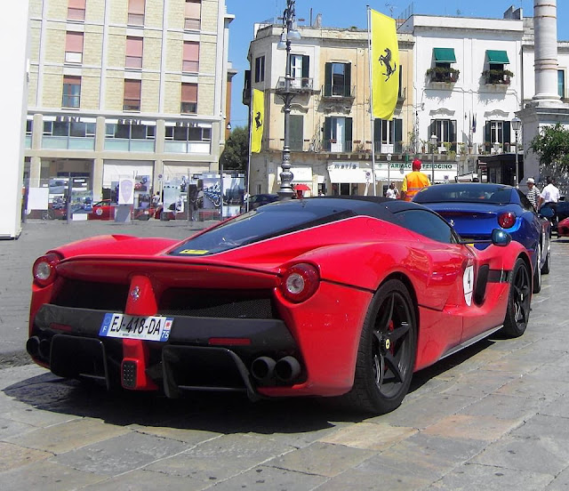 Salento V12 Ferrari LaFerrari Lecce Piazza Sant'Oronzo Cavalcade 2017