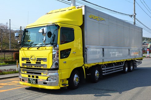 gambar truk Hino PROFIA YELLOW