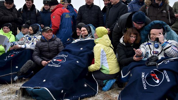 Year in Space, Astronauts US-Russia Given Blanket arrival at Earth