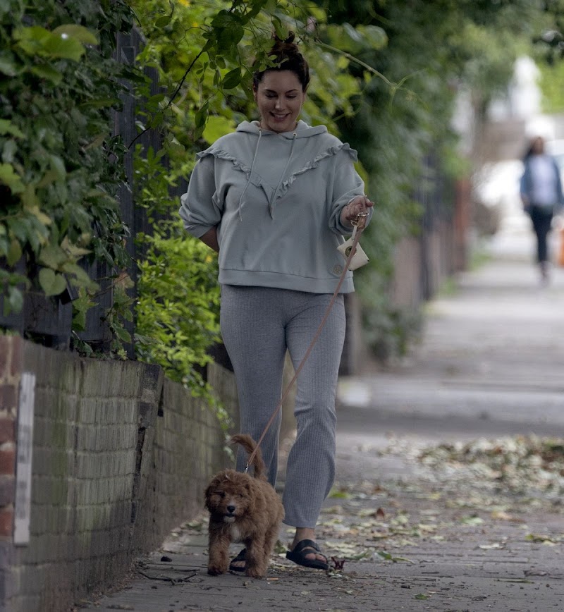 Kelly Brook CLicked Outside with Her Dog in Promrose Hill 22 Aug -2020