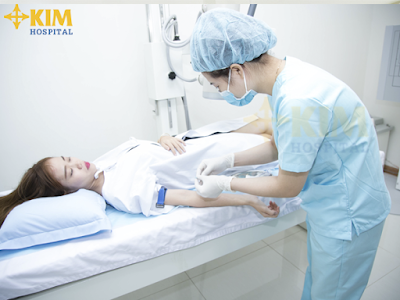 Trước khi hút mỡ bác sĩ sẽ kiểm tra sức khỏe để đảm bảo thể trạng bệnh nhân đủ điều kiện thực hiện. Không gặp biến chứng nguy hiểm