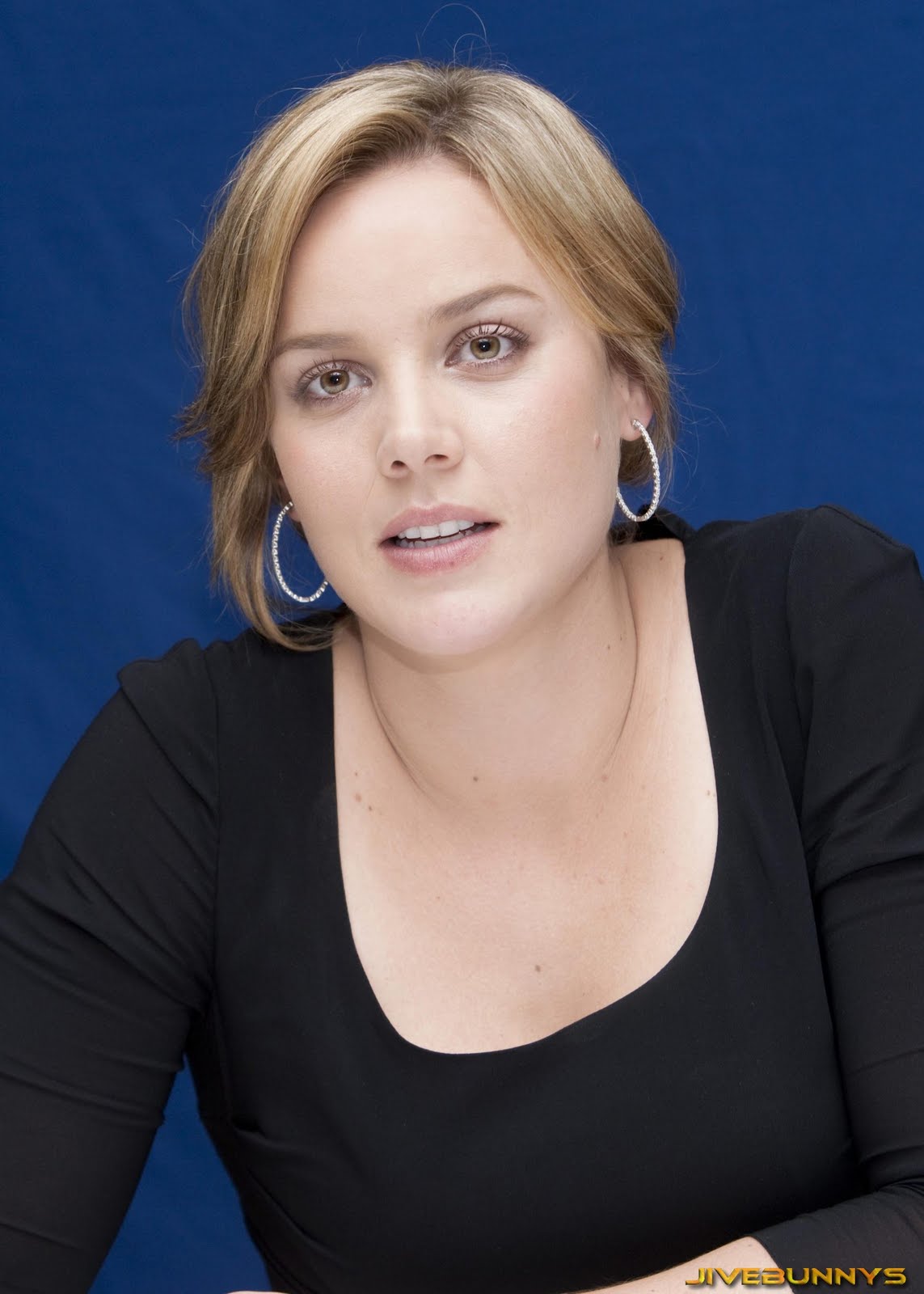 Abbie Cornish Sexy Photos Gallery 2