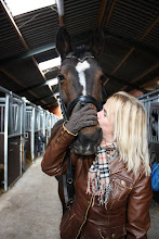 gek op haar paard is leyla