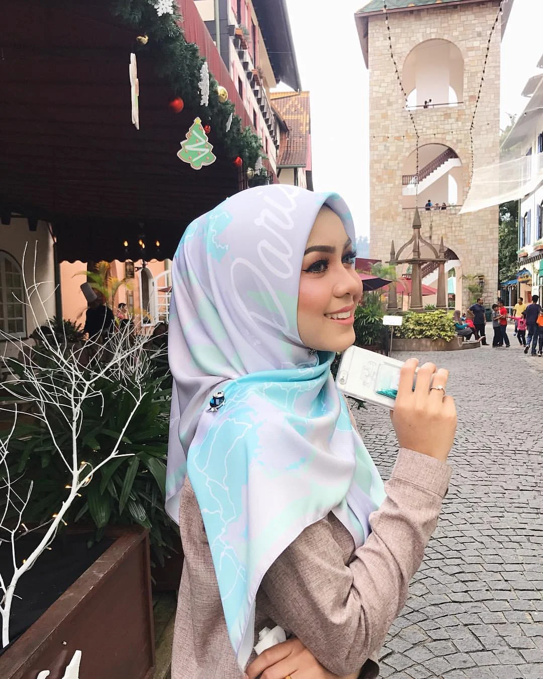 gadis cantik cari kerja bayaran besar