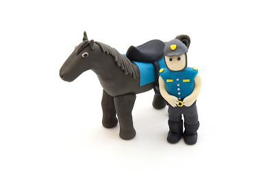 Konj in policist iz tičino mase - Horse and policeman from fondant