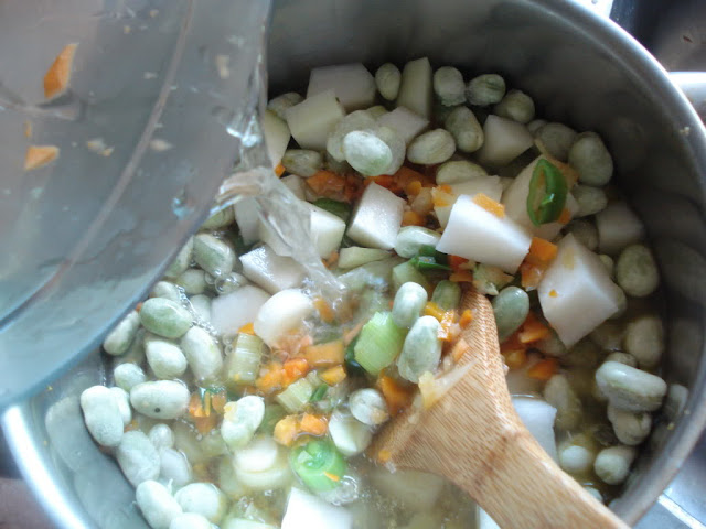 Monastery soup by Laka kuharica: Add broad beans and vegetable stock