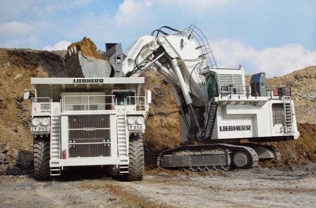 Truk Pasir Besar Liebherr2