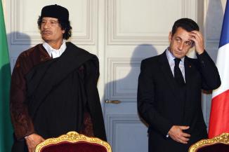 Takkiedine est le lien direct entre Sarkozy, Israel et l'assassinat de Rafik Hariri, coupable avec certains pakistanais, et saoudiens d'avoir detourné toutes les retro-commissions des contrats, Miksa, Sawari 2 (Arabie Saudite), Agosta (Pakistan) dans les reseaux chiraco-hariristes au moyen orient. Apres l'elimination de Hariri,  les fonds ont pu etre recupérés par les reseaux 'K' pour Kaddafi et l'emir du Qatar...  Ces fonds etaient destinés a Sarkozy en 2007, et les malettes (36 millions d'euros passaient par la Libye et l'Italie, voir affaire de diversion 'Clearstream' et les comptes 'Nagy de Bocsa' en Italie, affaire montée de toute piece par ceux la meme qui declaraient en etre les victimes. Berlusconi a confirmé que les malettes se passaient de la main a la main  comme le fiston Kaddafi avait decrit et Takkiedine aurait du etre arreté depuis longtemps). Quand Israel assassina Hariri car Olmert-Shalom avaient recu des assurances de recuperer une grande partie des fonds pour leur coup de main, Sarkozy serait sur de passer en 2007 ! Sarkozy avait plusieurs mobiles pour guerroyer en Libye dont celui-ci, effacer toutes les traces or meme le mafieux Berlusconi a confirmé cette version des faits ! Kaddafi et Berlusconi vont-ils etre assassinés par l'OTAN ?