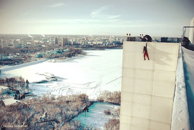 Man hanging from the building 