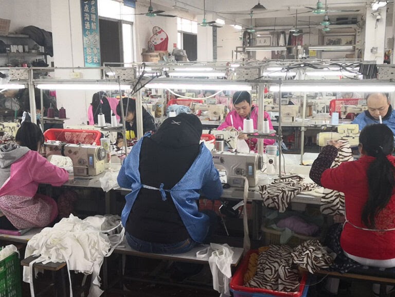 Advantages of choosing Small Quantity Clothing factory