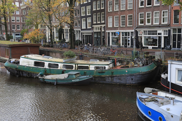 woonboten in de Kromme Waal, foto Jacques en Renske van den Bergh