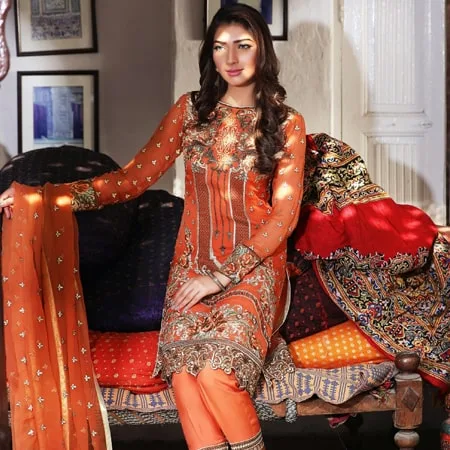 伝統的な服を着たパキスタン人女性 パキスタンの民族服 サルワール・カミーズ
