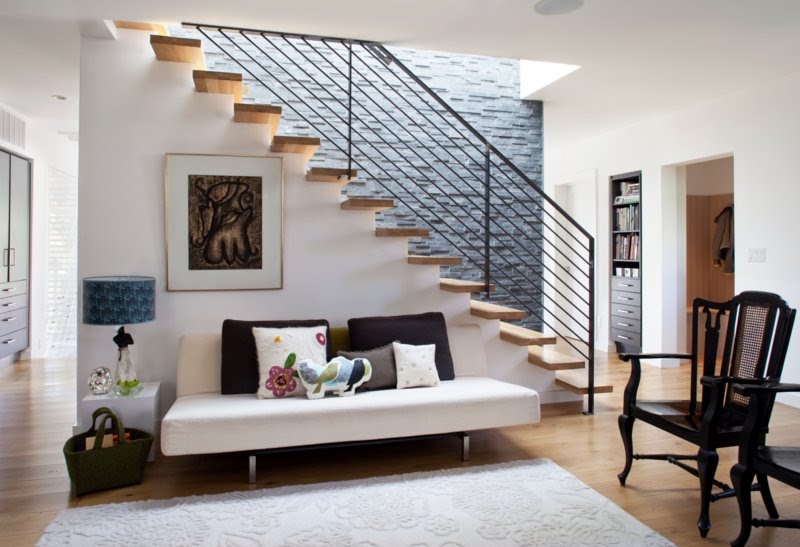 Stair Wall Decorating Ideas