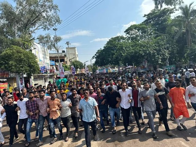 অয়ন ওসমান এর নির্দেশ এ যুবলীগ নেতা আহম্মেদ কাউসার এর নেতৃত্বে  বিশাল মিছিল নিয়ে  সেচ্ছাসেবক লীগ এর সম্মেলনে যোগদান