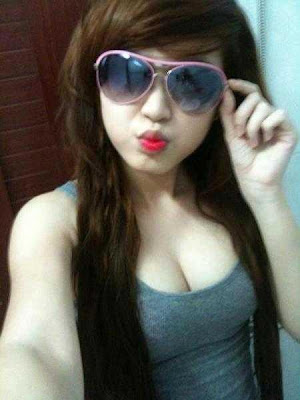 Hot ABG Cantik Bibir Merah Toge Menggoda