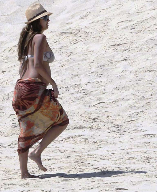 jessica alba hot sexy bikini pics photos exposing big mommys breasts