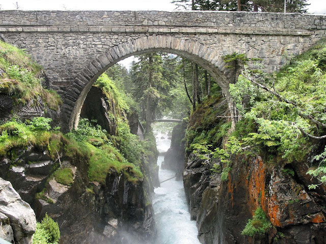 Pont de Espagne. A cidade medieval