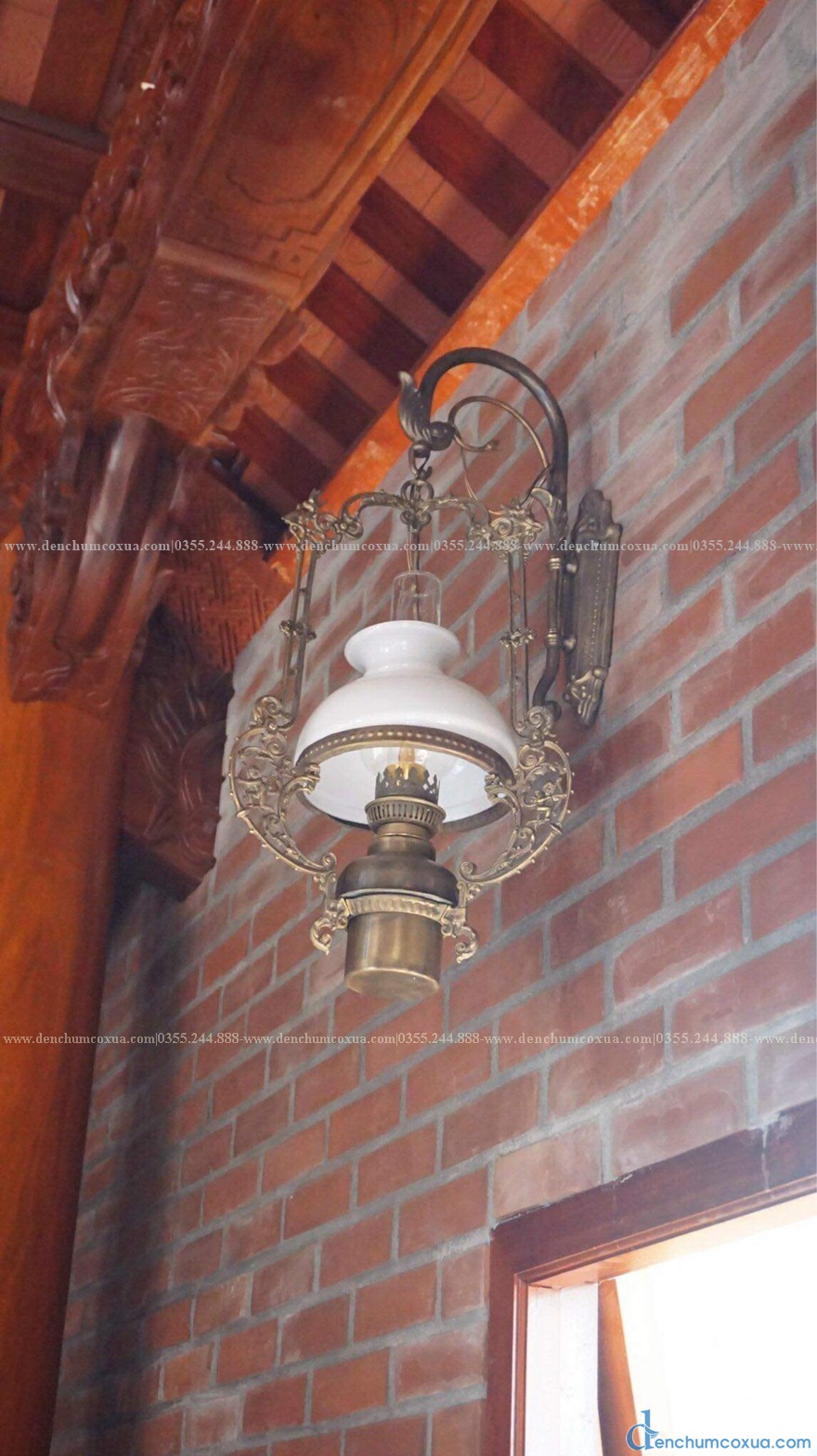 Mẫu đèn ốp tường nhà gỗ đẹp đến mê lòng