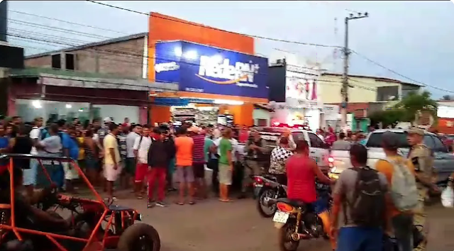 Irmãos morrem após batida entre moto e carreta