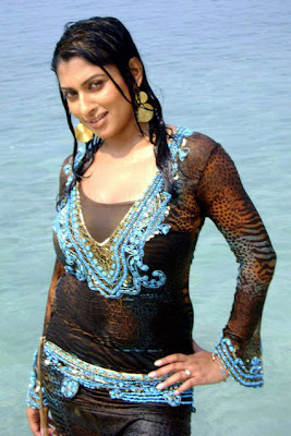 Malavika hot pics