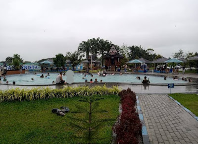 Kolam renang taman garista