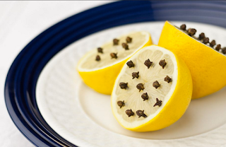 Cómo hacer un repelente para moscas para el hogar fácil y económico limon y clavo de olor