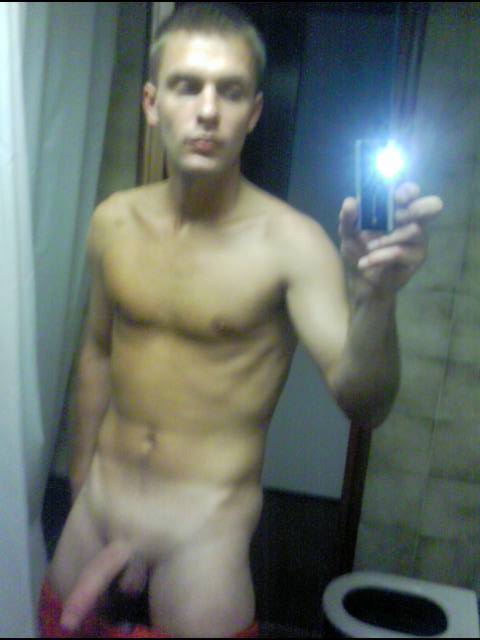 see the second pic of this boy Nude Mirrow Boys